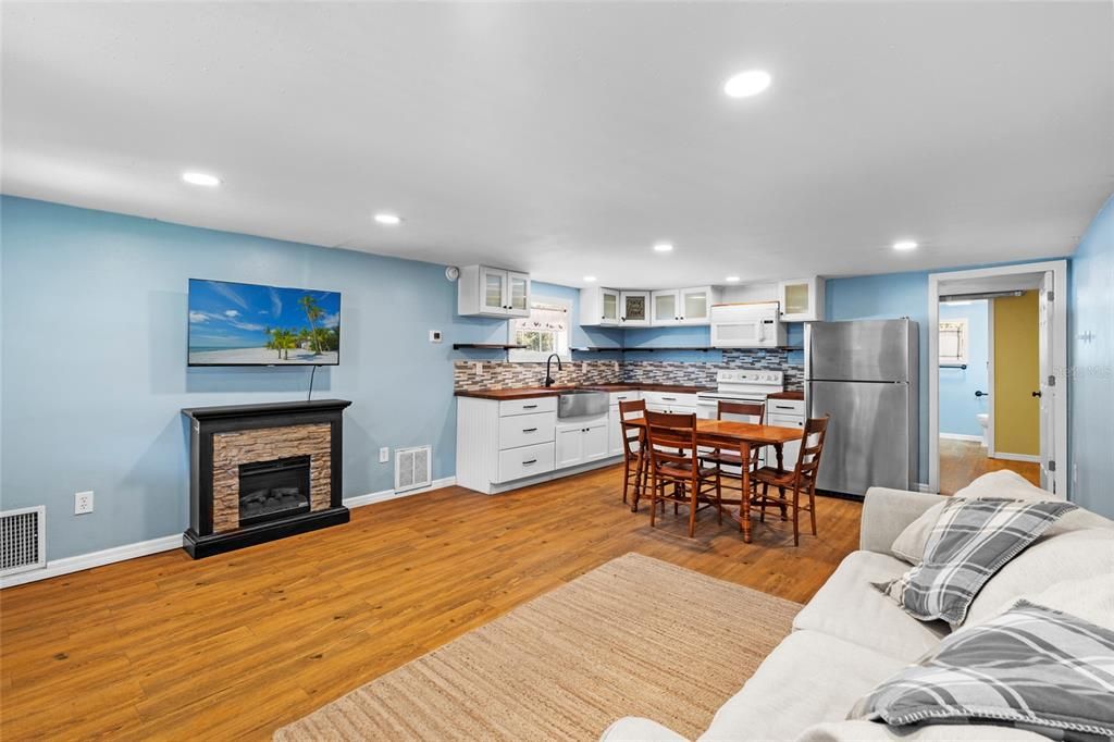 For Sale: $750,000 (4 beds, 3 baths, 1913 Square Feet)