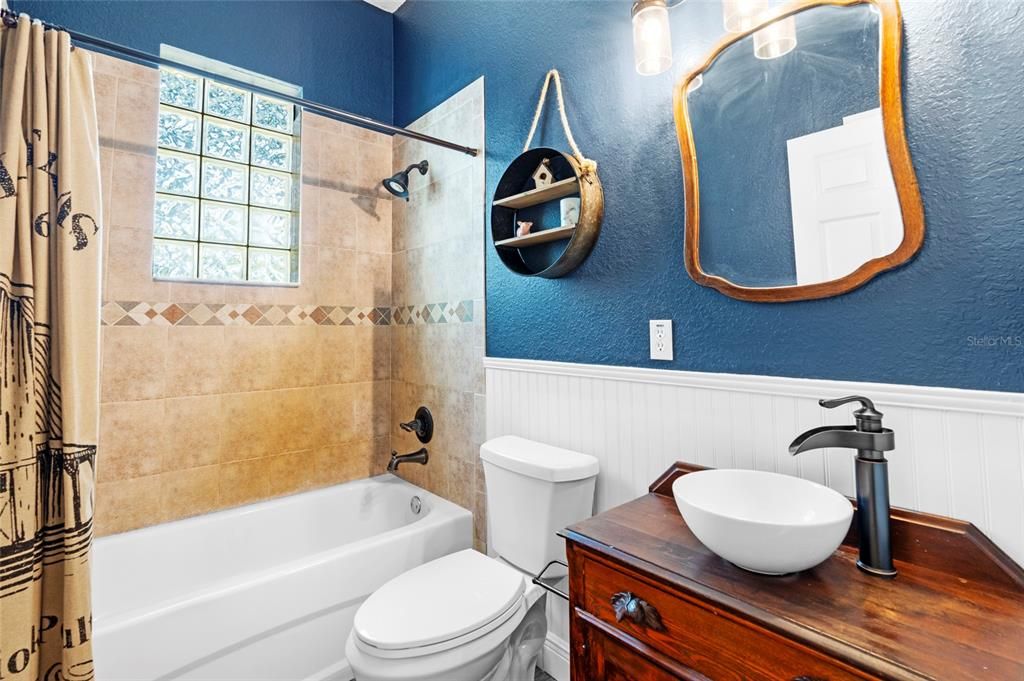 For Sale: $750,000 (4 beds, 3 baths, 1913 Square Feet)