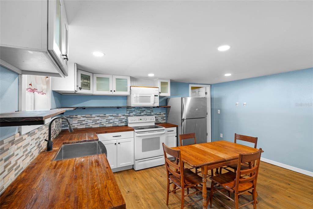 For Sale: $750,000 (4 beds, 3 baths, 1913 Square Feet)