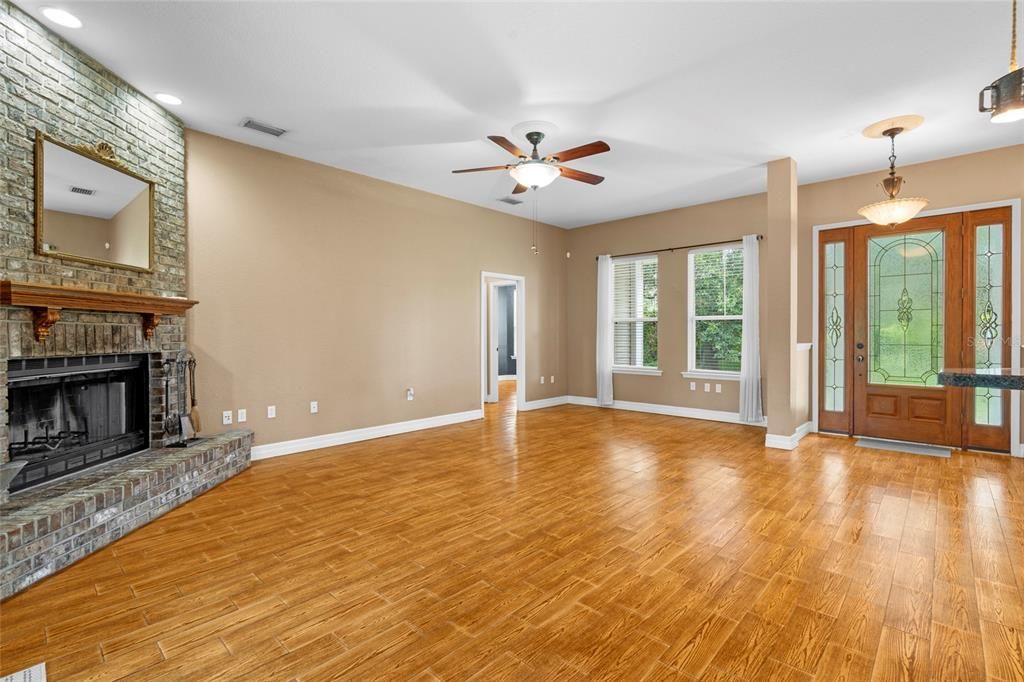 For Sale: $750,000 (4 beds, 3 baths, 1913 Square Feet)