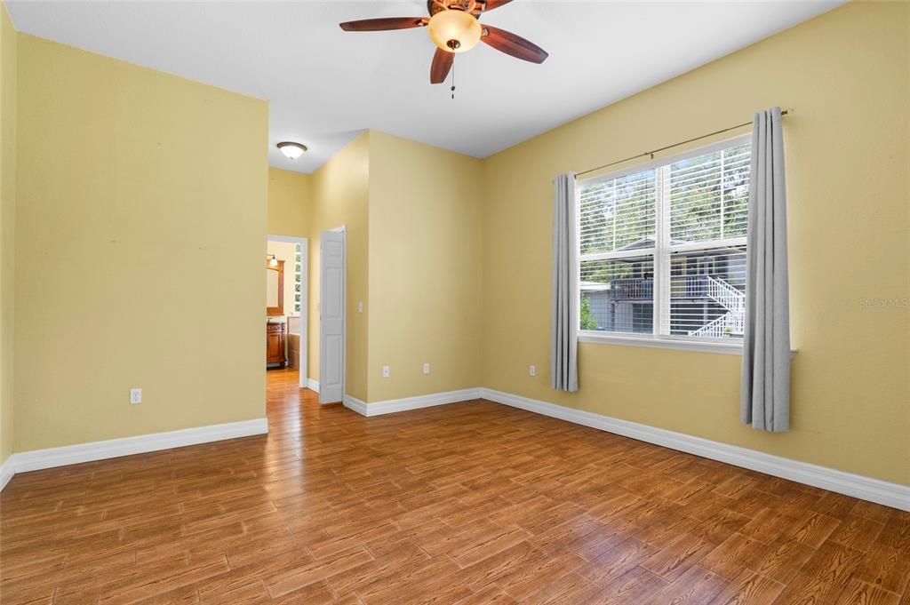 For Sale: $750,000 (4 beds, 3 baths, 1913 Square Feet)