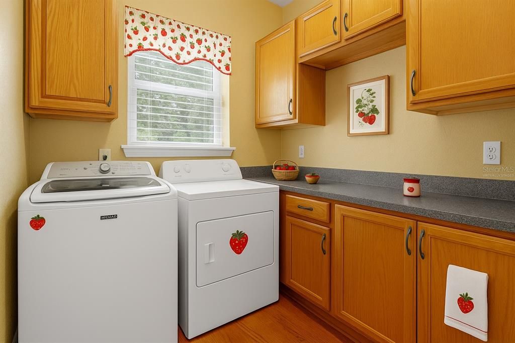 For Sale: $750,000 (4 beds, 3 baths, 1913 Square Feet)