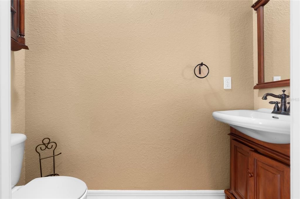 For Sale: $750,000 (4 beds, 3 baths, 1913 Square Feet)