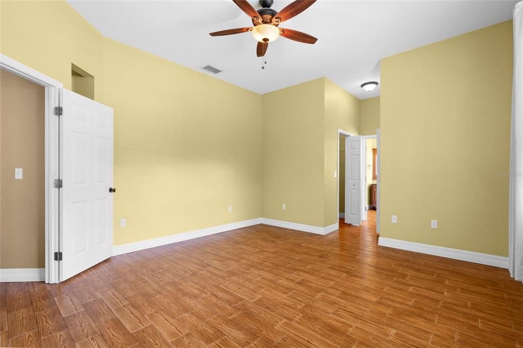 For Sale: $750,000 (4 beds, 3 baths, 1913 Square Feet)