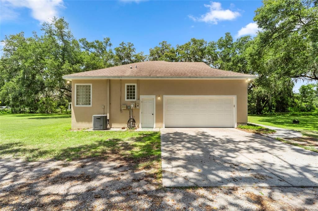 For Sale: $750,000 (4 beds, 3 baths, 1913 Square Feet)