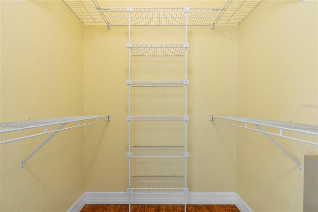 For Sale: $750,000 (4 beds, 3 baths, 1913 Square Feet)