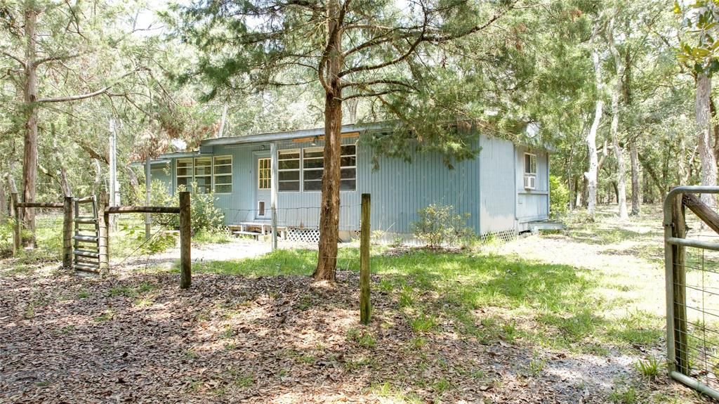 待售: $149,999 (2 贝兹, 2 浴室, 976 平方英尺)