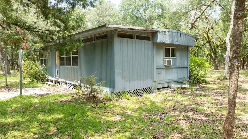 待售: $149,999 (2 贝兹, 2 浴室, 976 平方英尺)