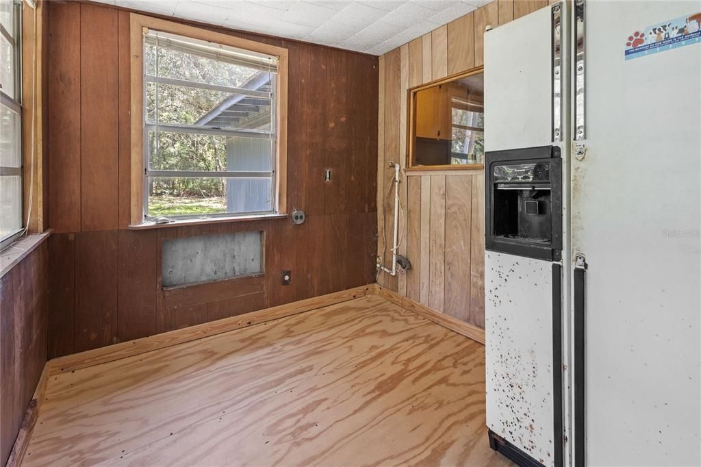 待售: $149,999 (2 贝兹, 2 浴室, 976 平方英尺)