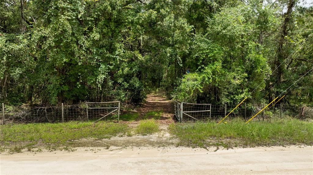 待售: $149,999 (2 贝兹, 2 浴室, 976 平方英尺)