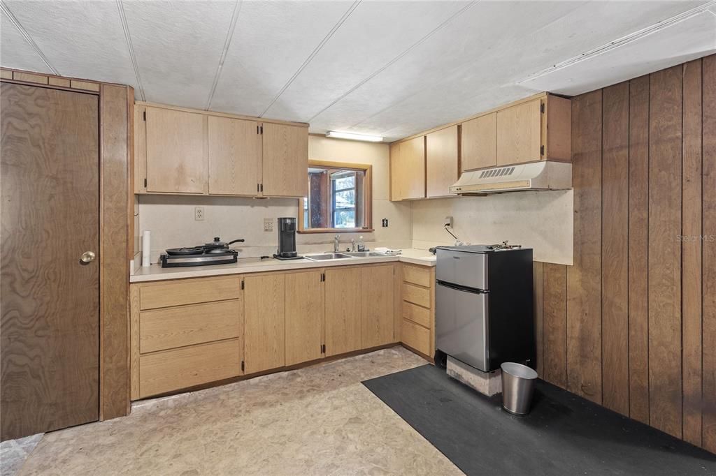 待售: $149,999 (2 贝兹, 2 浴室, 976 平方英尺)