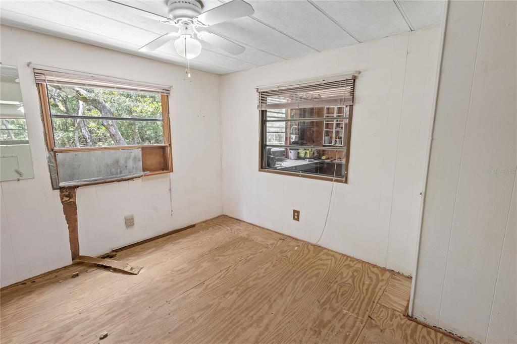 待售: $149,999 (2 贝兹, 2 浴室, 976 平方英尺)