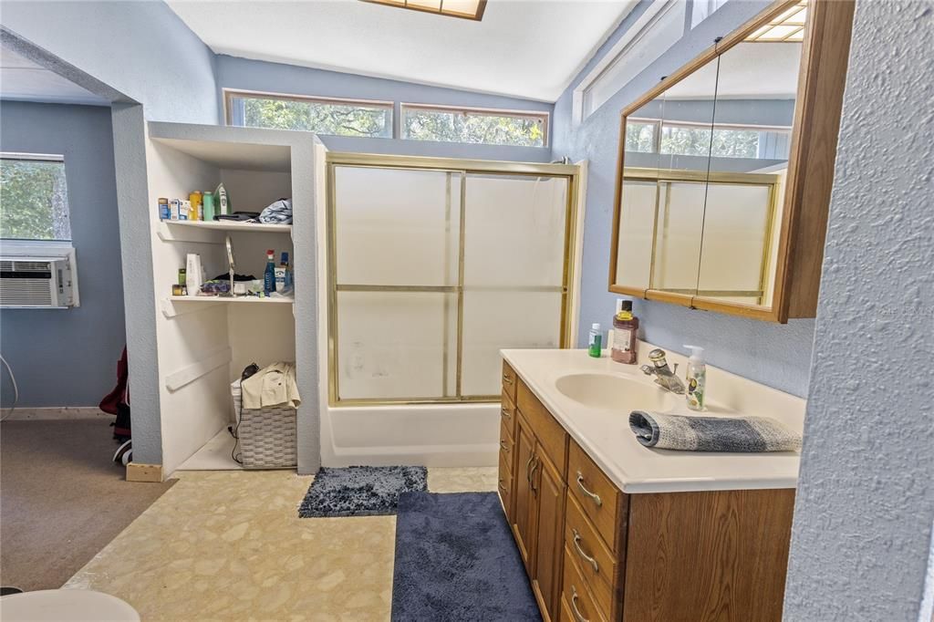 待售: $149,999 (2 贝兹, 2 浴室, 976 平方英尺)