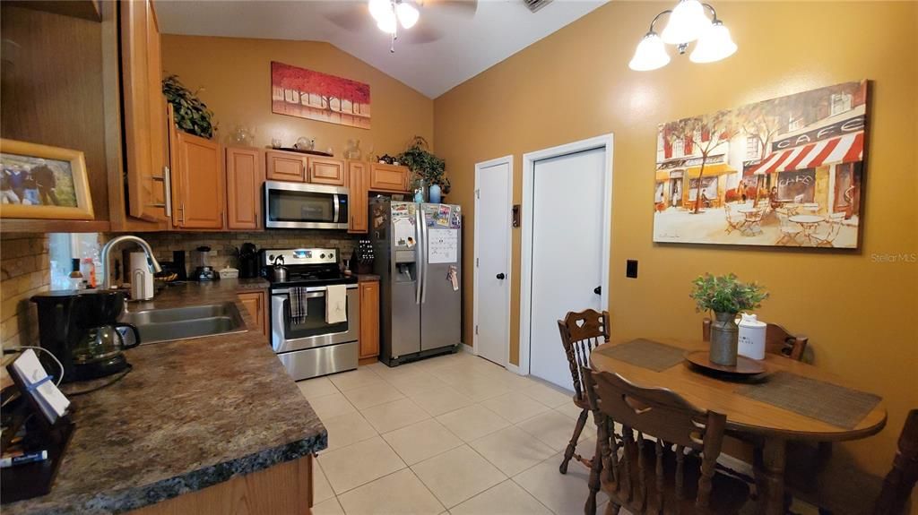 Active With Contract: $264,900 (2 beds, 2 baths, 1014 Square Feet)
