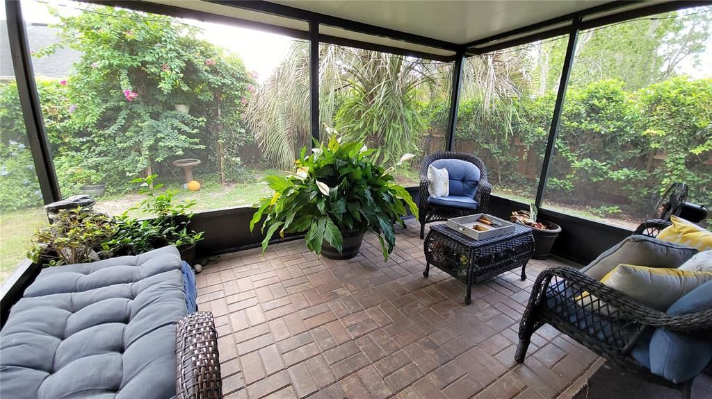 Active With Contract: $264,900 (2 beds, 2 baths, 1014 Square Feet)