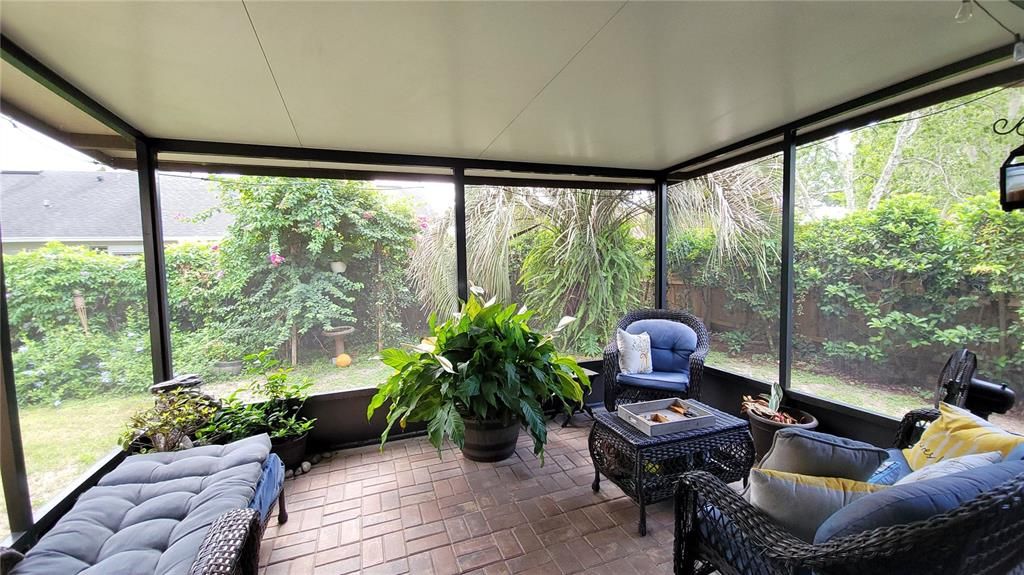 Active With Contract: $264,900 (2 beds, 2 baths, 1014 Square Feet)