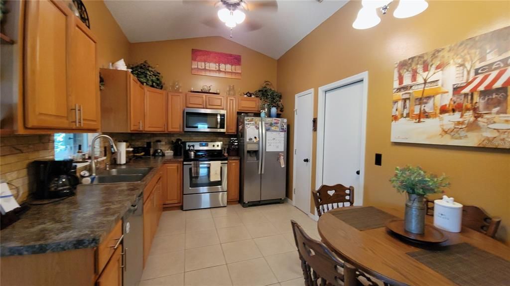 Active With Contract: $264,900 (2 beds, 2 baths, 1014 Square Feet)