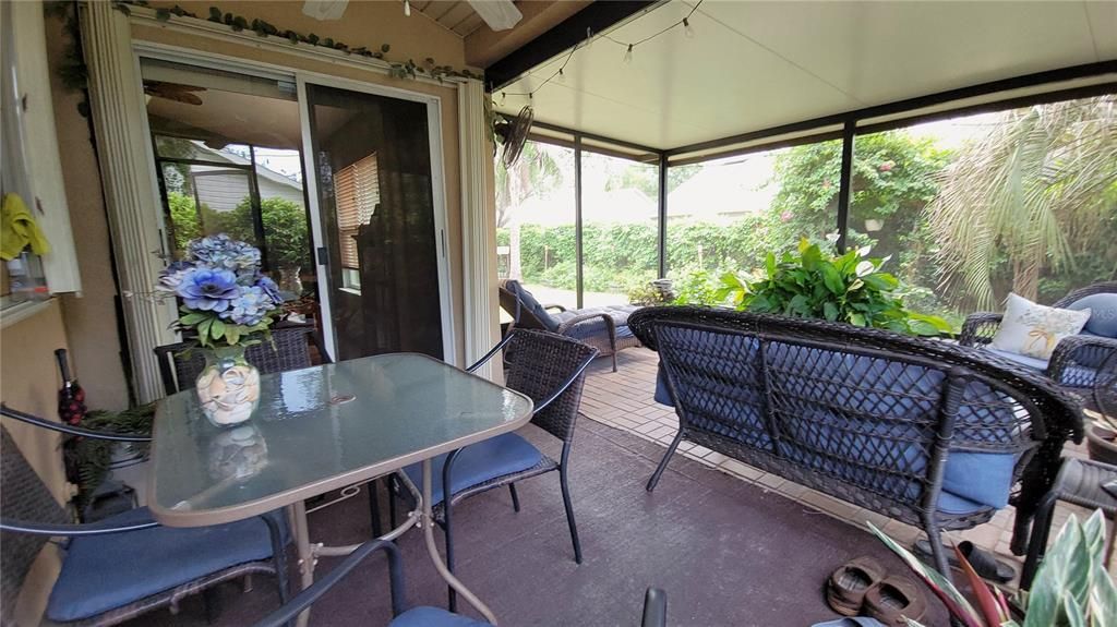 Active With Contract: $264,900 (2 beds, 2 baths, 1014 Square Feet)