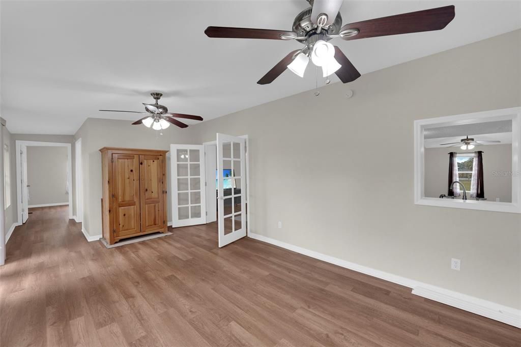 En Venta: $699,000 (4 camas, 3 baños, 2081 Pies cuadrados)