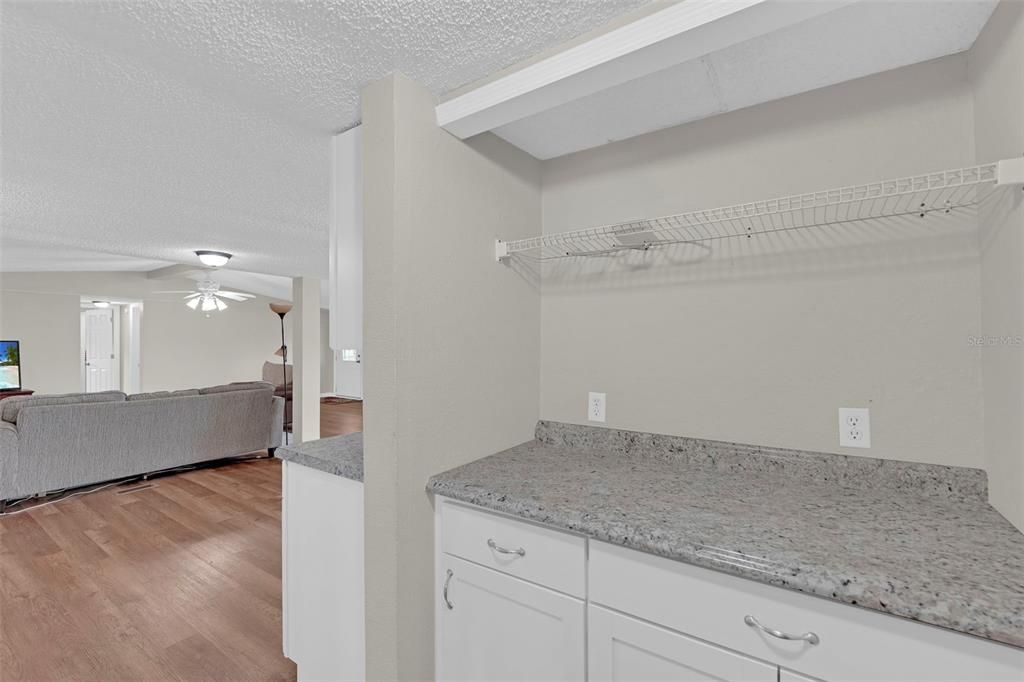 En Venta: $699,000 (4 camas, 3 baños, 2081 Pies cuadrados)