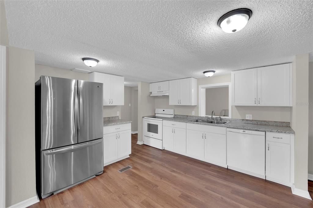 En Venta: $699,000 (4 camas, 3 baños, 2081 Pies cuadrados)