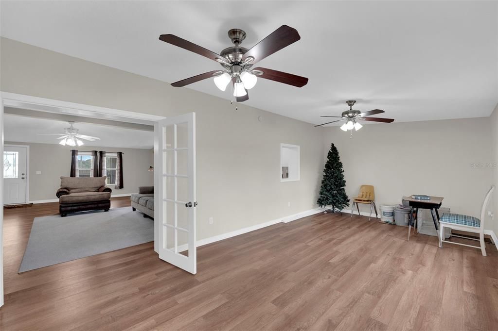 En Venta: $699,000 (4 camas, 3 baños, 2081 Pies cuadrados)