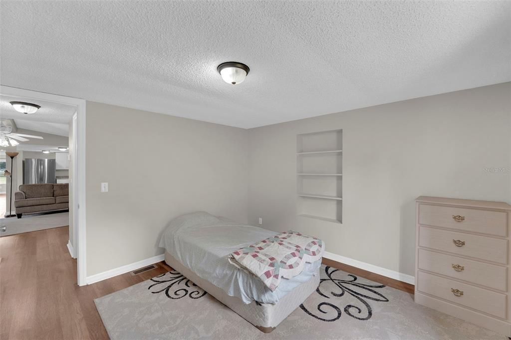 En Venta: $699,000 (4 camas, 3 baños, 2081 Pies cuadrados)