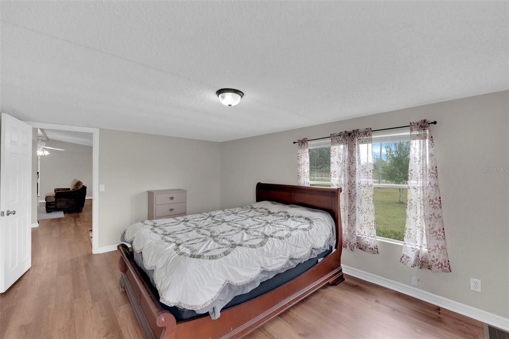 En Venta: $699,000 (4 camas, 3 baños, 2081 Pies cuadrados)