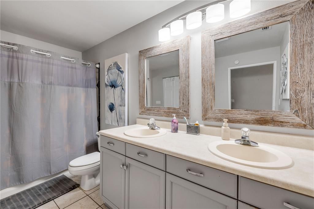 For Sale: $825,000 (3 beds, 2 baths, 2343 Square Feet)