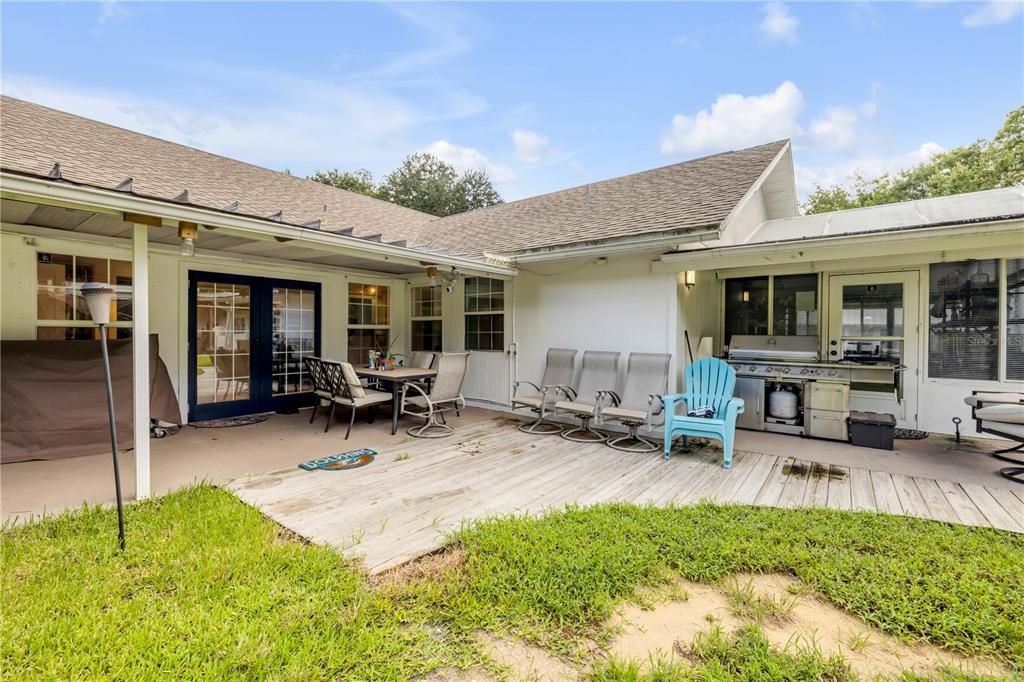 For Sale: $825,000 (3 beds, 2 baths, 2343 Square Feet)