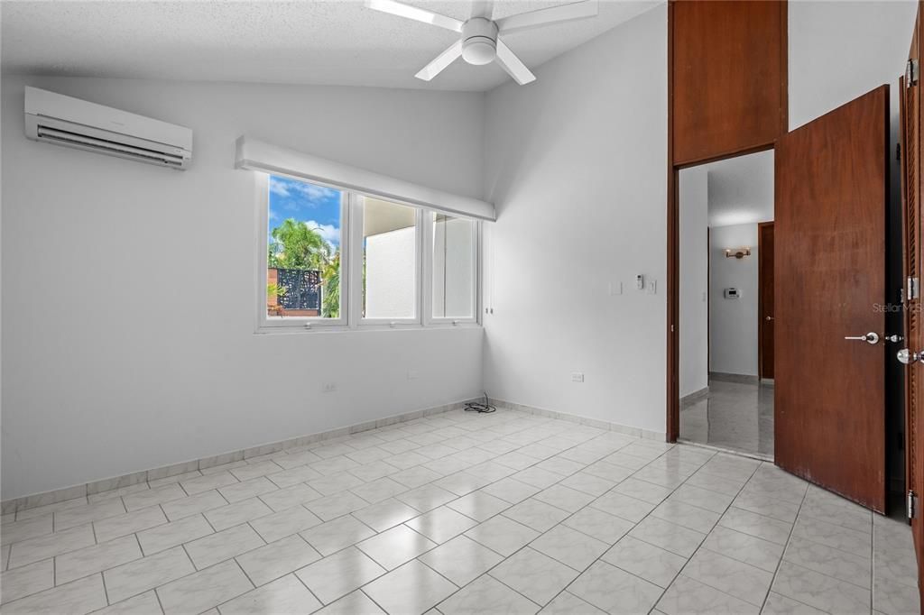 На продажу: $1,985,000 (5 спален, 3 ванн, 3650 Квадратных фут)