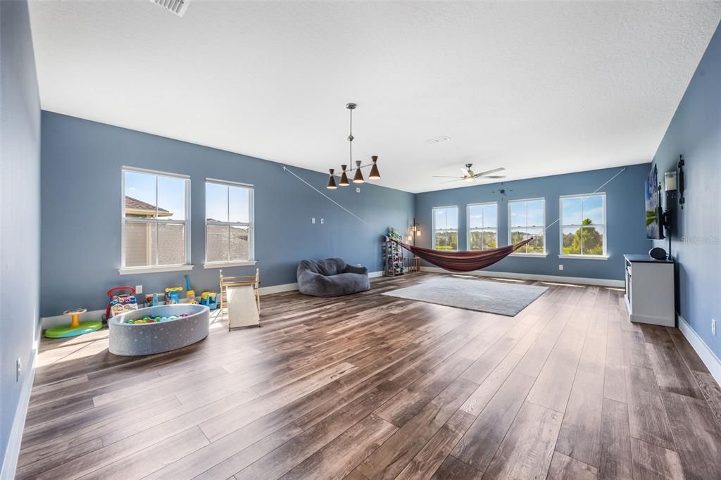 For Sale: $1,389,000 (5 beds, 4 baths, 4198 Square Feet)