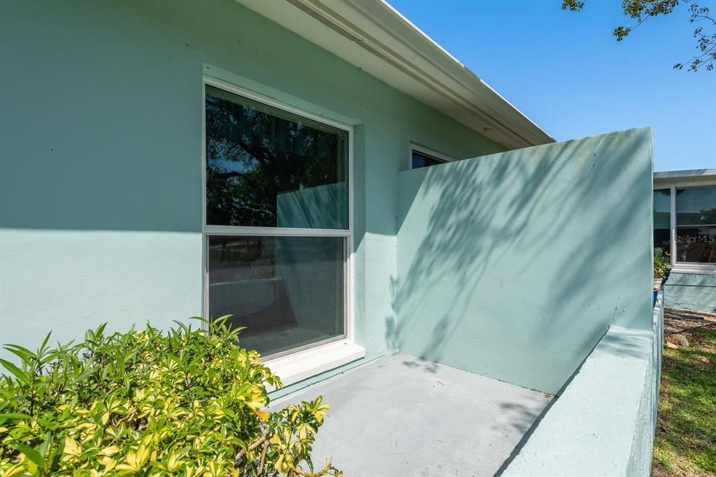 For Sale: $140,000 (1 beds, 1 baths, 814 Square Feet)