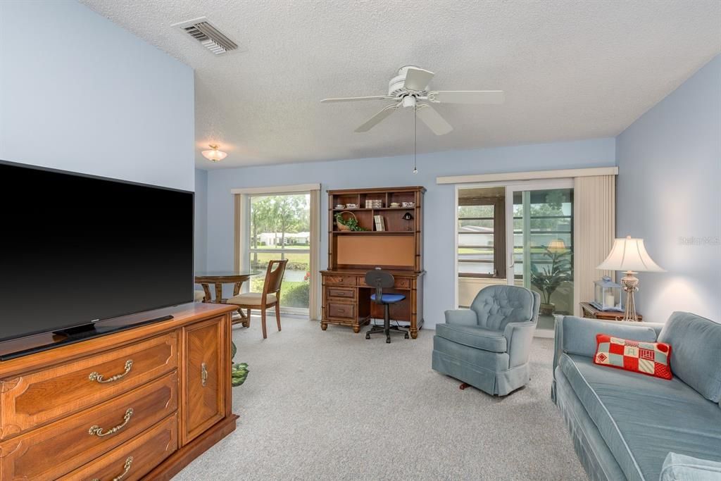 For Sale: $140,000 (1 beds, 1 baths, 814 Square Feet)