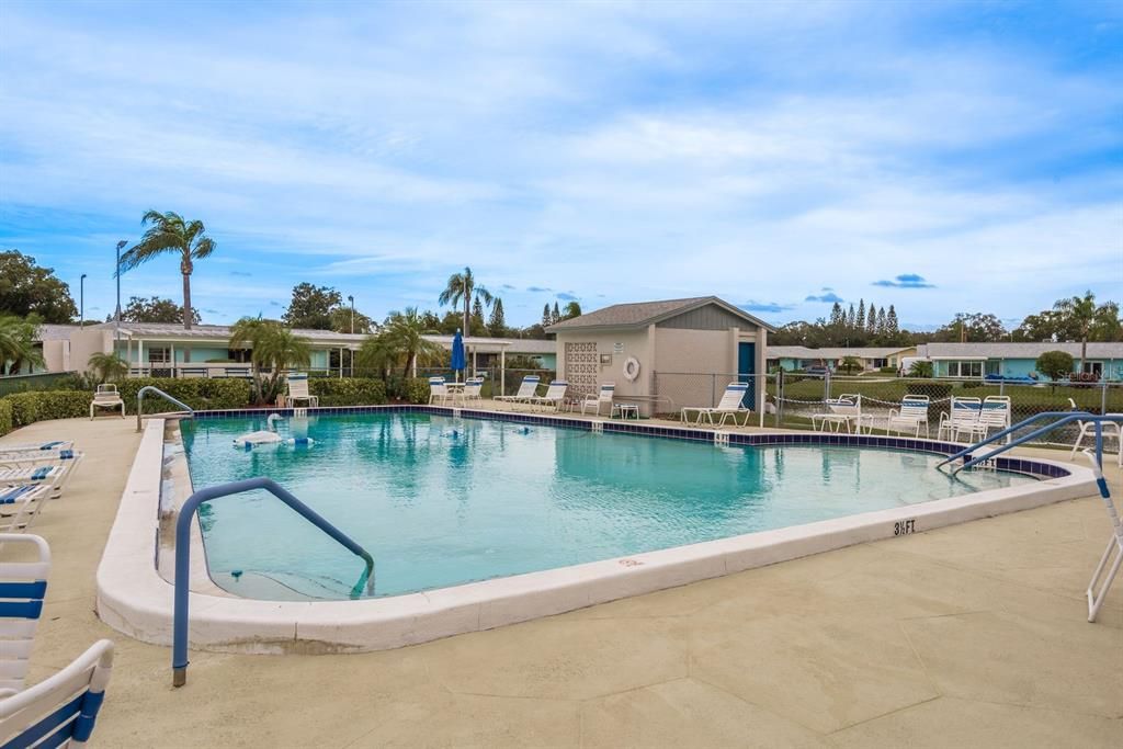 For Sale: $140,000 (1 beds, 1 baths, 814 Square Feet)
