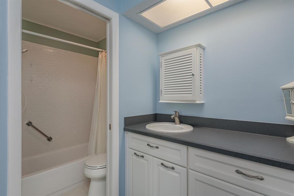 For Sale: $140,000 (1 beds, 1 baths, 814 Square Feet)