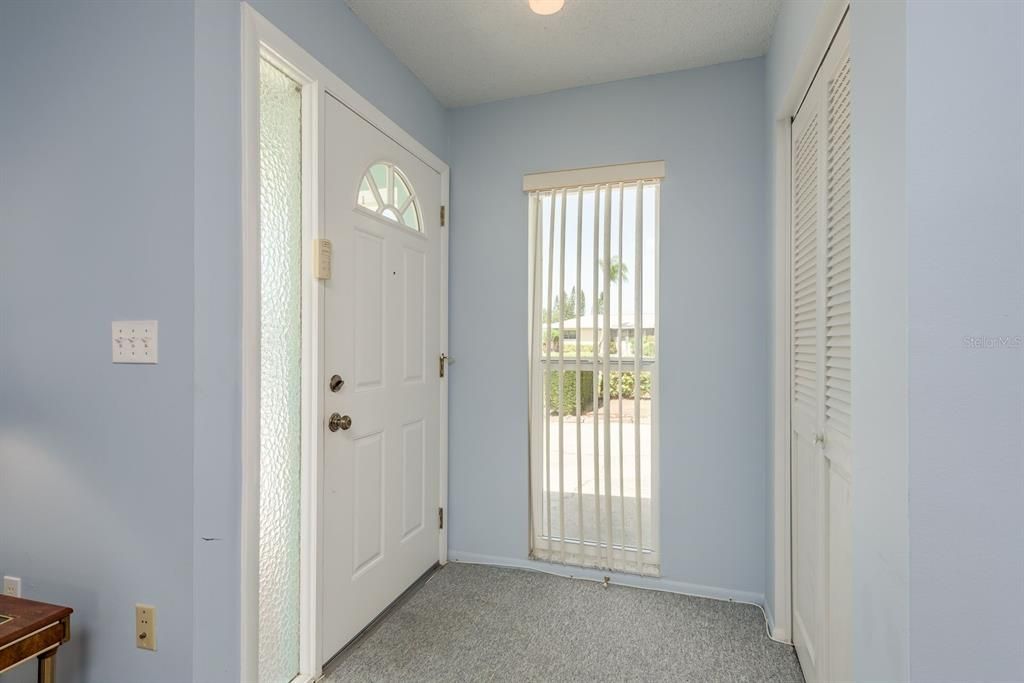 For Sale: $140,000 (1 beds, 1 baths, 814 Square Feet)