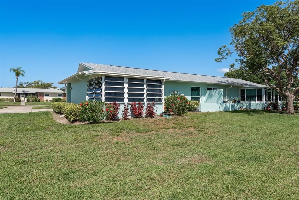 For Sale: $140,000 (1 beds, 1 baths, 814 Square Feet)