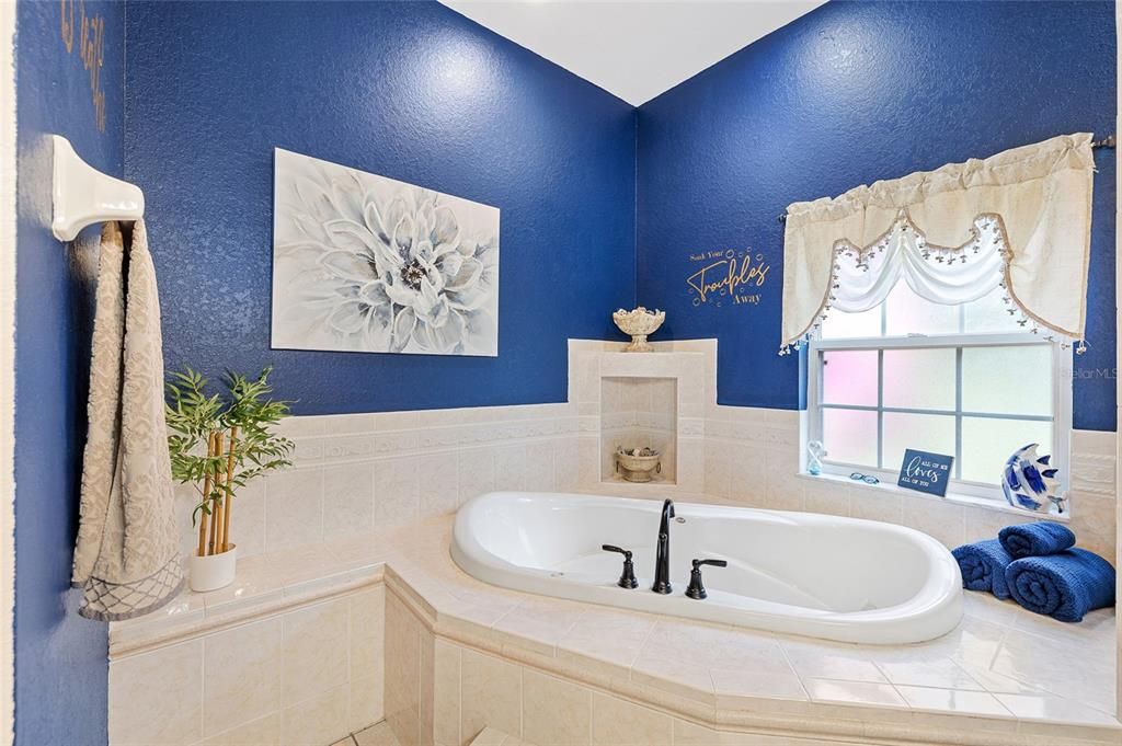 For Sale: $679,000 (4 beds, 3 baths, 2844 Square Feet)