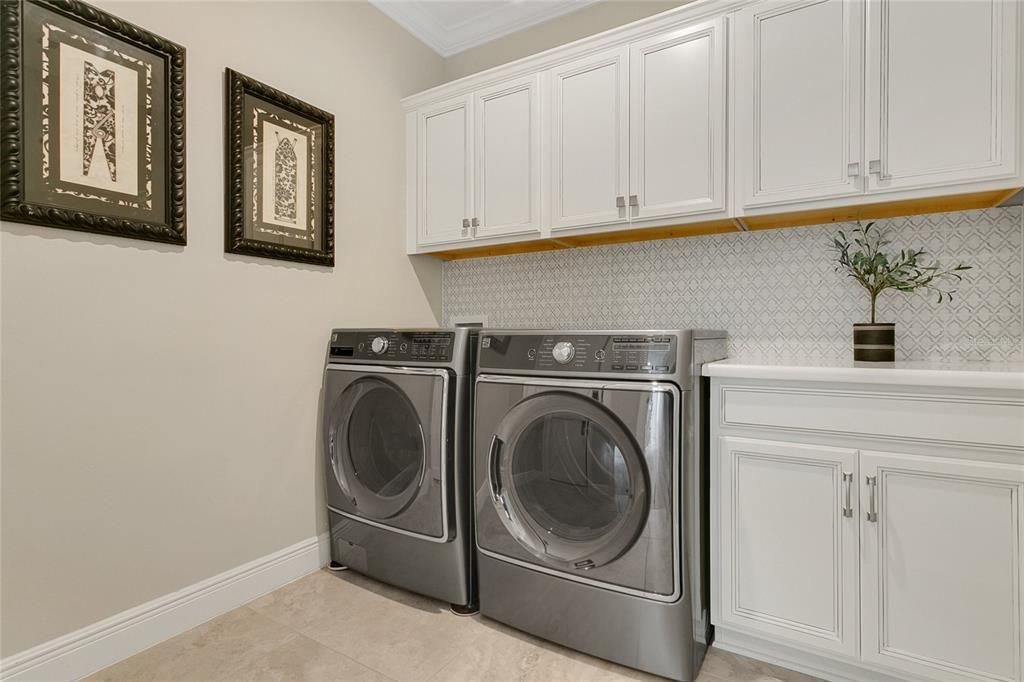 Под контрактом: $2,225,000 (5 спален, 5 ванн, 4092 Квадратных фут)