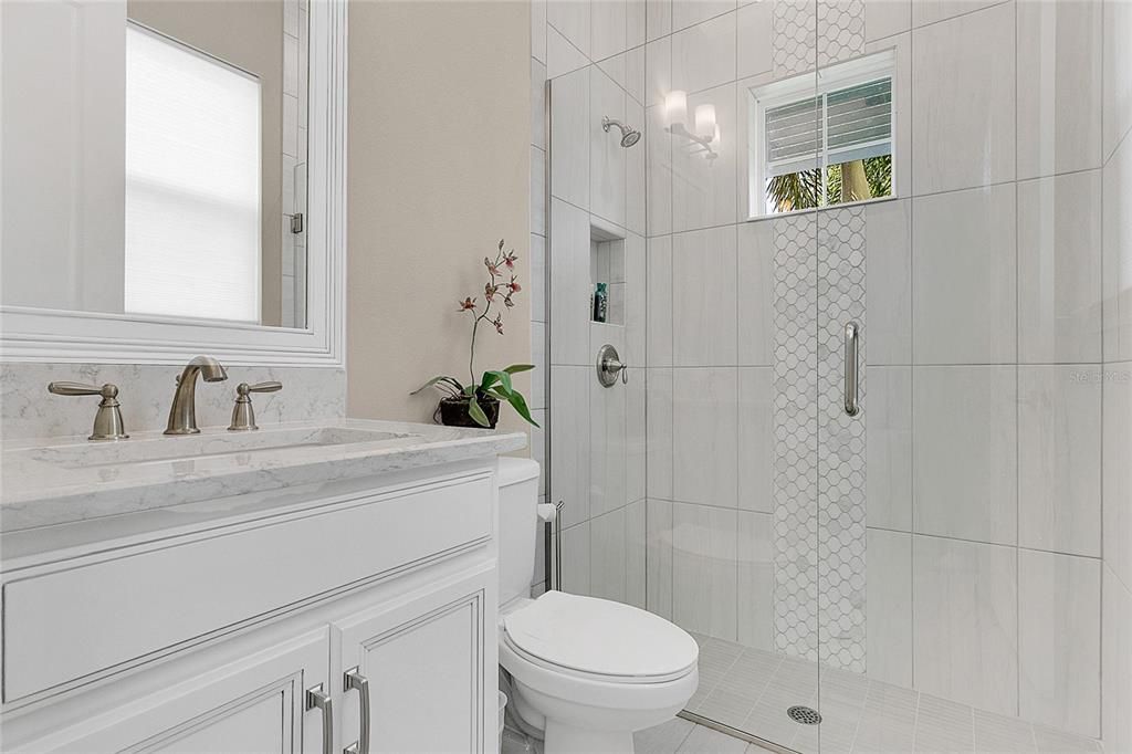 Под контрактом: $2,225,000 (5 спален, 5 ванн, 4092 Квадратных фут)