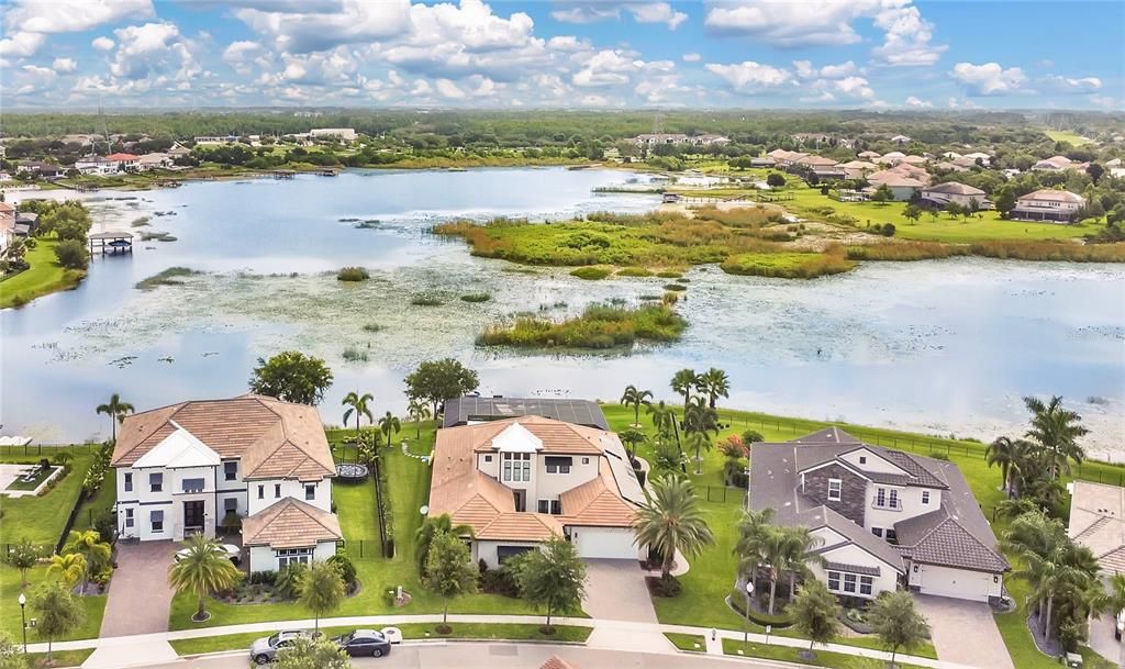 Под контрактом: $2,225,000 (5 спален, 5 ванн, 4092 Квадратных фут)