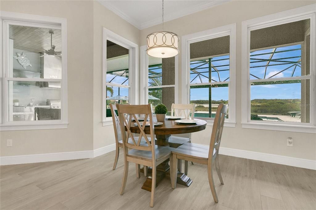 Под контрактом: $2,225,000 (5 спален, 5 ванн, 4092 Квадратных фут)