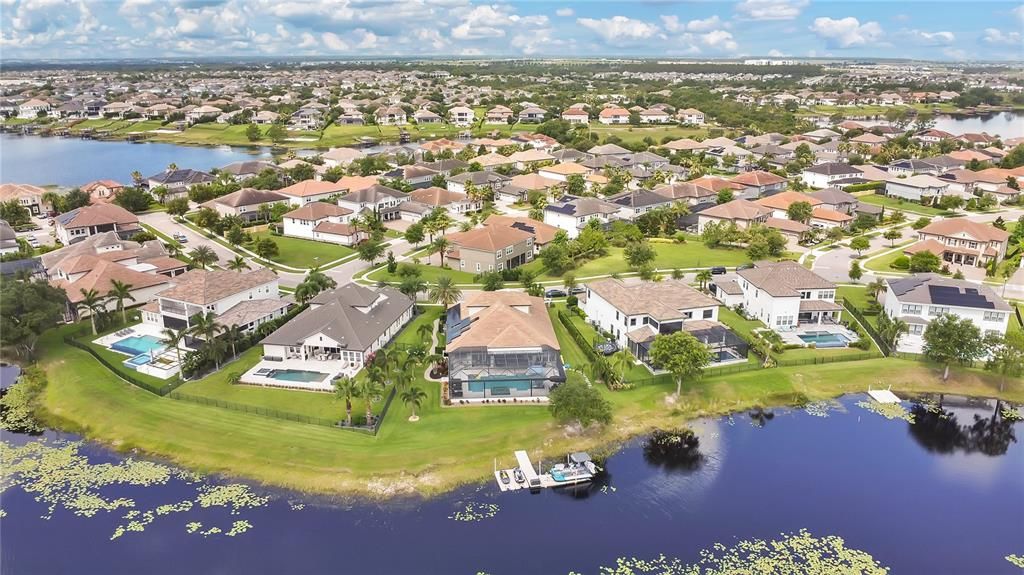 Под контрактом: $2,225,000 (5 спален, 5 ванн, 4092 Квадратных фут)