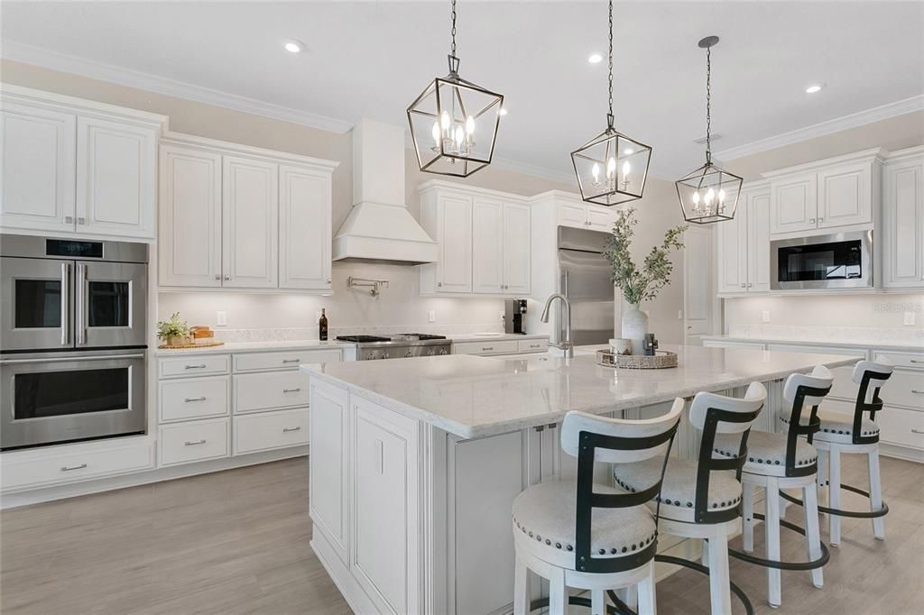 Под контрактом: $2,225,000 (5 спален, 5 ванн, 4092 Квадратных фут)