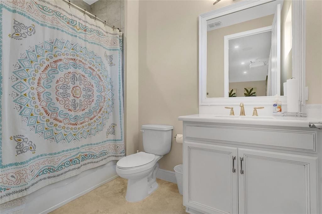 Под контрактом: $2,225,000 (5 спален, 5 ванн, 4092 Квадратных фут)