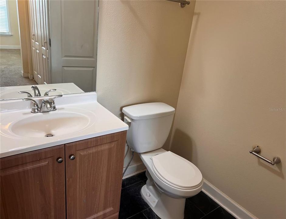 合同活跃: $1,200 (1 贝兹, 1 浴室, 830 平方英尺)