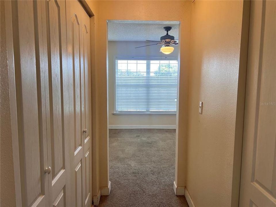 合同活跃: $1,200 (1 贝兹, 1 浴室, 830 平方英尺)