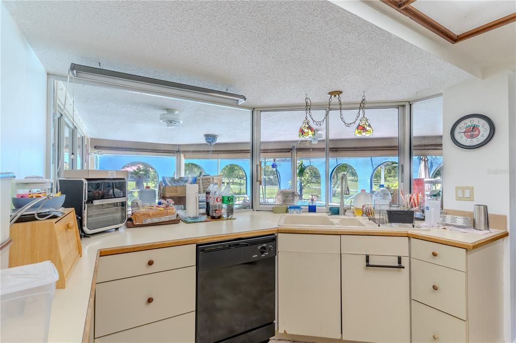 Active With Contract: $289,990 (3 beds, 2 baths, 1876 Square Feet)