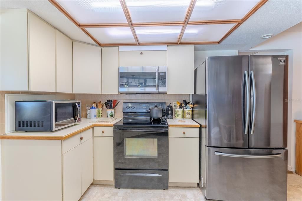 Active With Contract: $289,990 (3 beds, 2 baths, 1876 Square Feet)